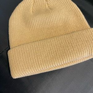 Connectyle winter hat